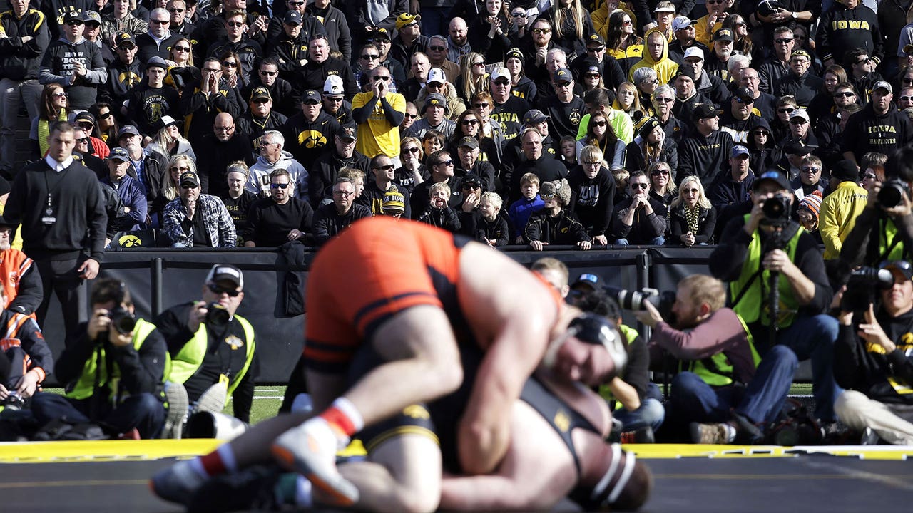 Iowa wrestlers weather low 50s, shatter NCAA outdoor attendance record